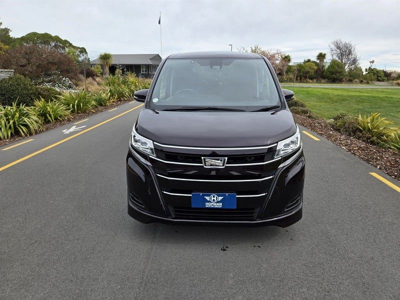 2021 Toyota Noah Mobility Welcab, photo 2