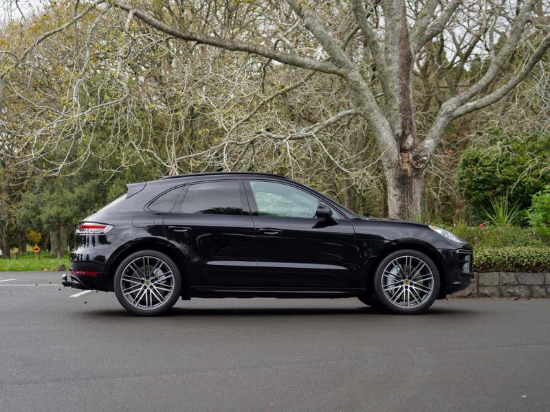 2020 Porsche Macan Turbo 2.9P 4WD 7A 4Dr Wagon, photo 3