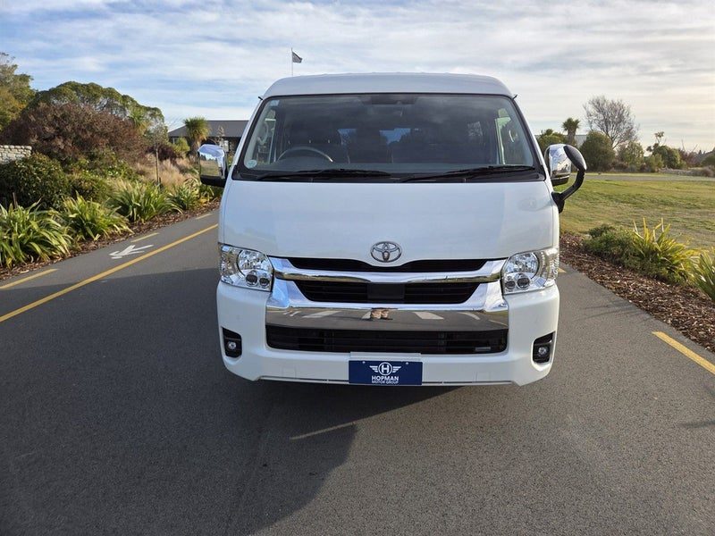 2024 Toyota Hiace 10 Seat Minibus 2.7 Petrol 4WD, photo 2