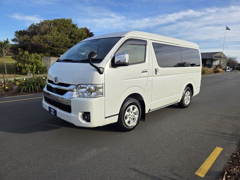 2024 Toyota Hiace 10 Seat Minibus 2.7 Petrol 4WD, photo 3