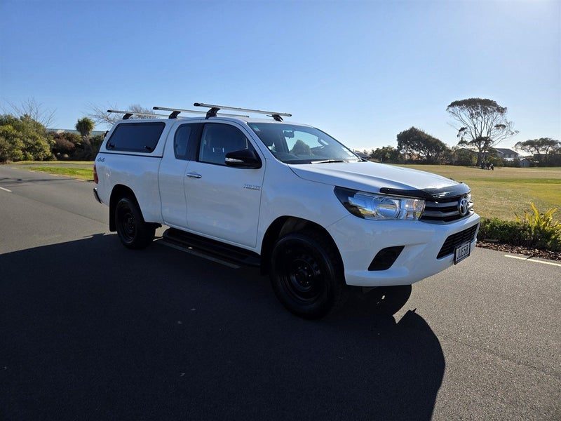 2016 Toyota Hilux SR TD EC 2.8D/4WD/6M