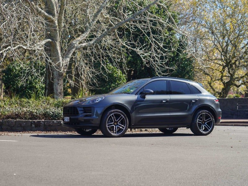 2021 Porsche Macan 2.0P 4WD 7A 4Dr Wagon, photo 2