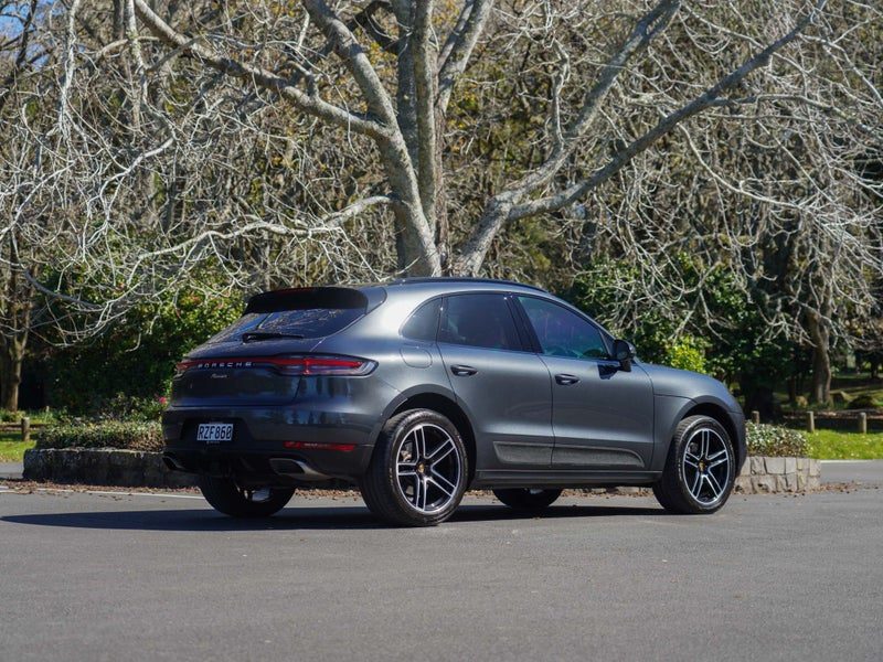 2021 Porsche Macan 2.0P 4WD 7A 4Dr Wagon, photo 3
