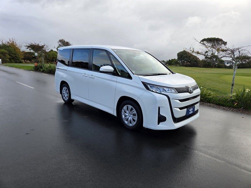 2022 Toyota Noah X 8 Seat
