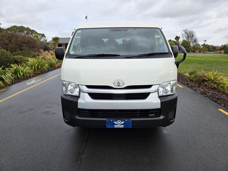 2021 Toyota Hiace 10 Seat Minibus 2.7P, photo 2