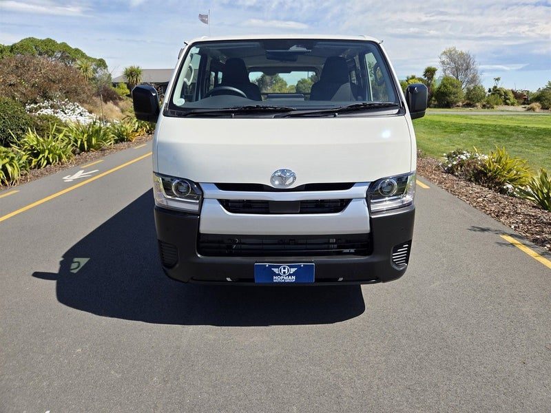 2026 Toyota Hiace Diesel 2.8 TD 5 Door LWB 6AT, photo 2