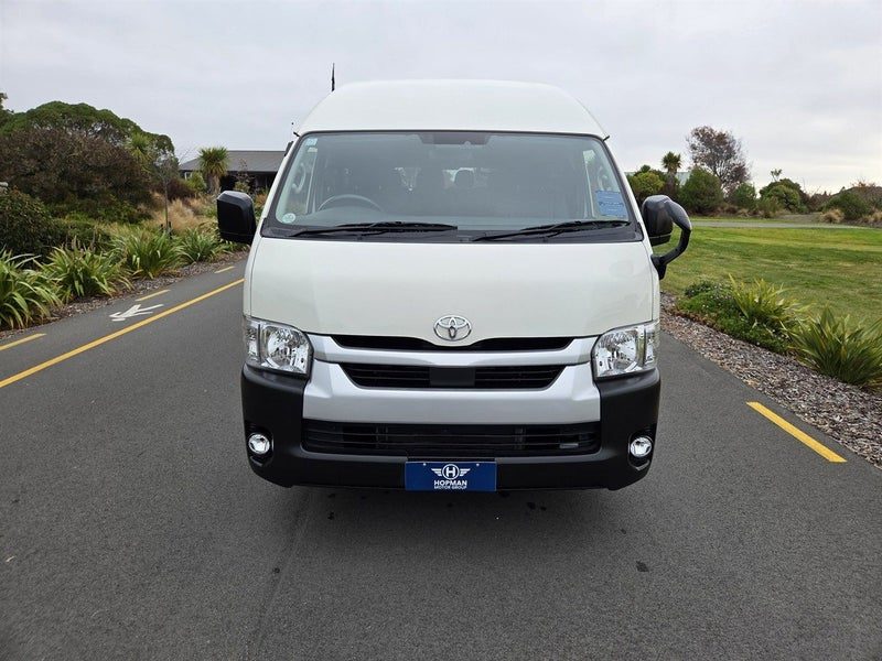 2021 Toyota Hiace 12 Seat 2.8TD GL Minibus, photo 2