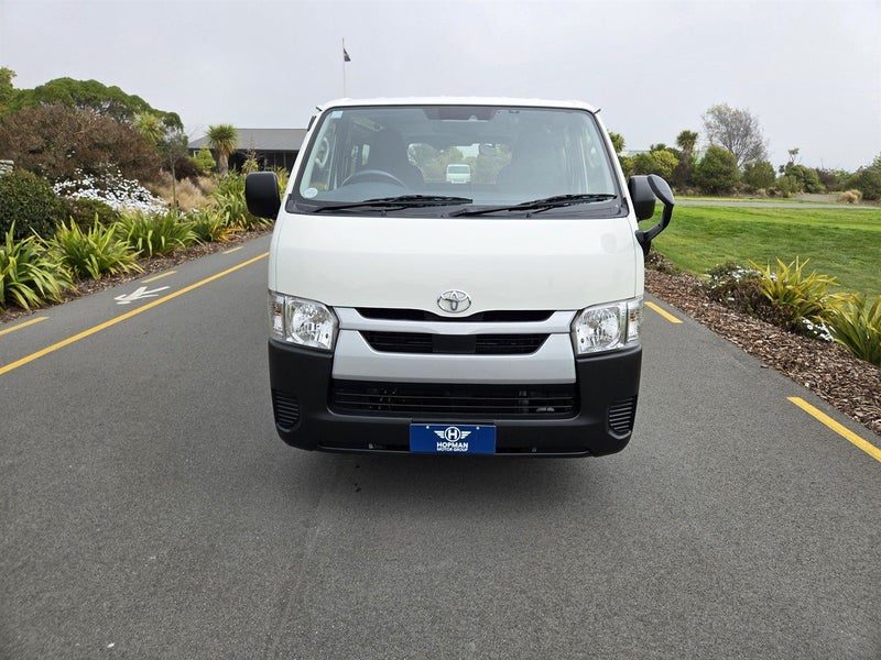 2020 Toyota Hiace Petrol 2.0 6AT LWB, photo 2