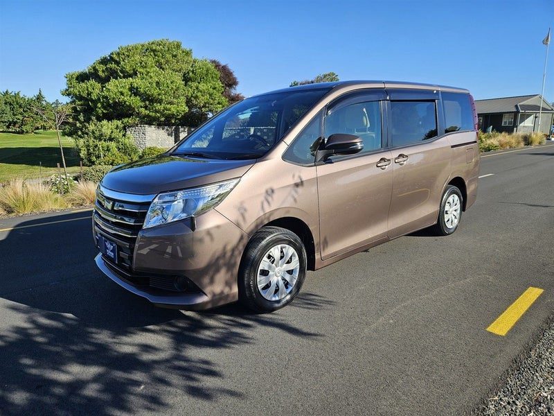 2015 Toyota Noah Mobility Welcab