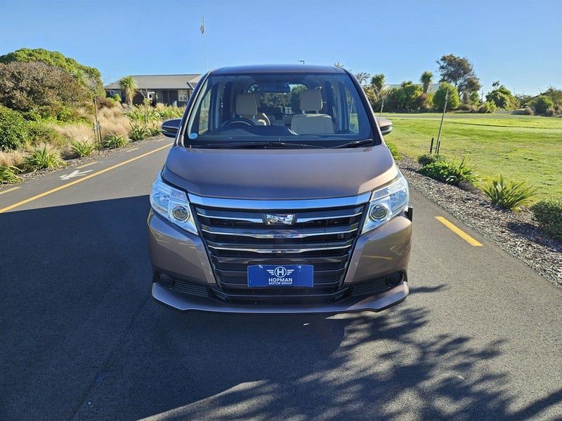 2015 Toyota Noah Mobility Welcab, photo 2