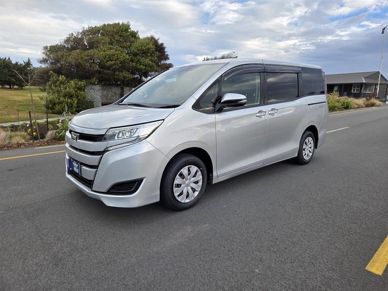 2021 Toyota Noah Mobility Welcab, photo 3