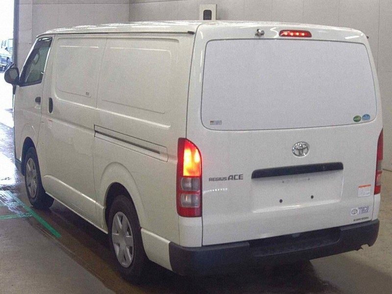 2018 Toyota Hiace Freezer Van 2.8TD, photo 2
