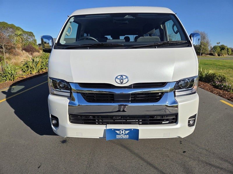 2026 Toyota Hiace Petrol 10 Seat GL Minibus, photo 2