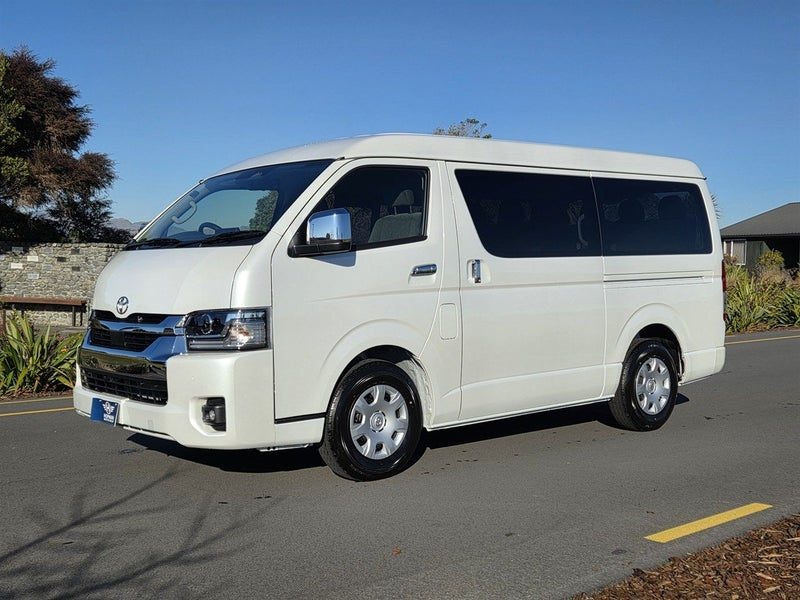2026 Toyota Hiace Petrol 10 Seat GL Minibus, photo 3
