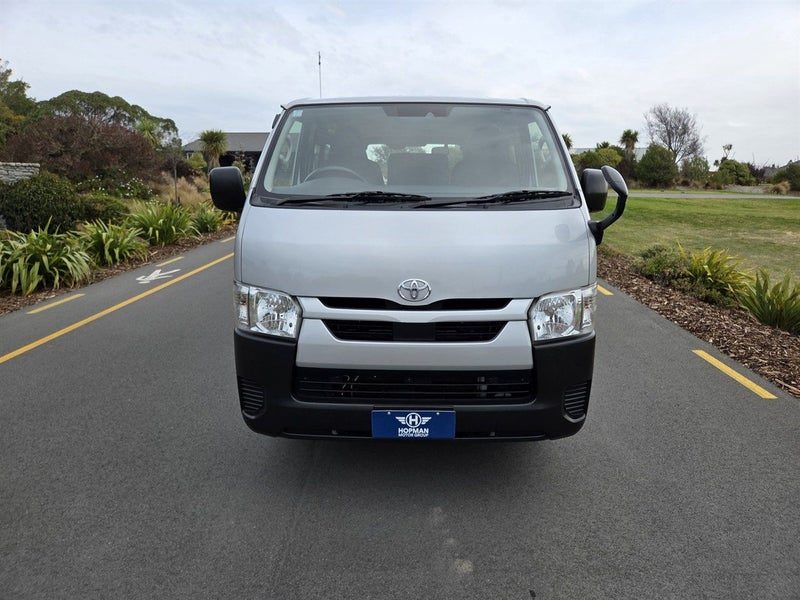 2021 Toyota Hiace Diesel 2.8 TD 4WD 5 Door LWB, photo 2