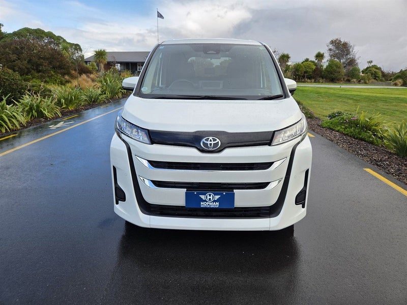 2022 Toyota Noah X 8 Seat, photo 2