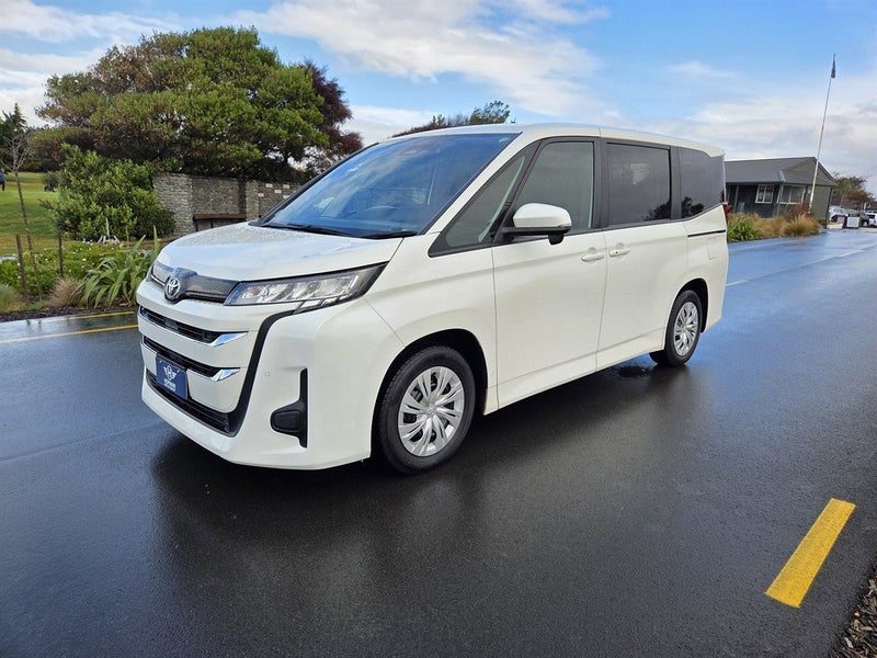 2022 Toyota Noah X 8 Seat, photo 3