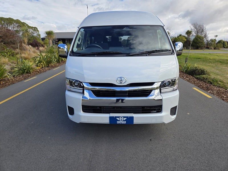 2026 Toyota Hiace Grand Cabin 10 Seater, photo 2
