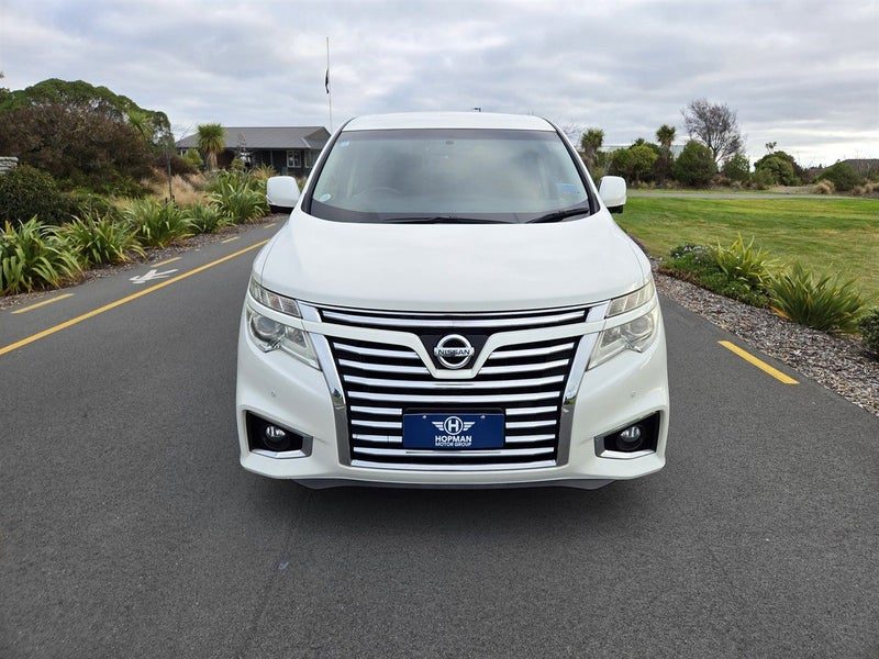 2017 Nissan Elgrand 250 Highway Star S, photo 2
