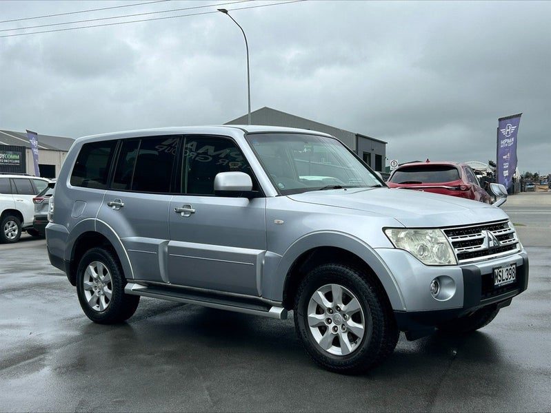 2008 Mitsubishi Pajero, photo 2
