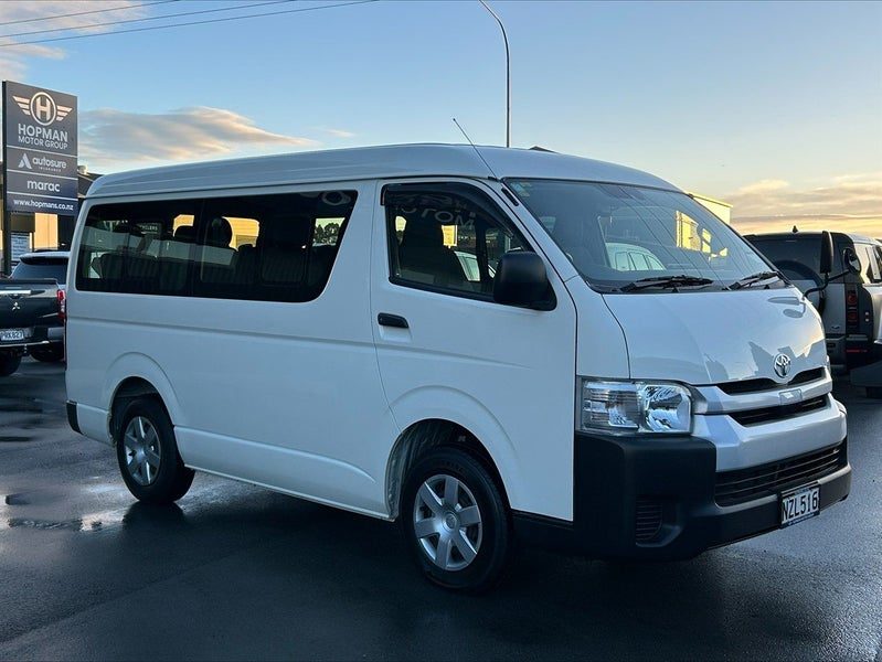 2020 Toyota Hiace 10 Seater, photo 2