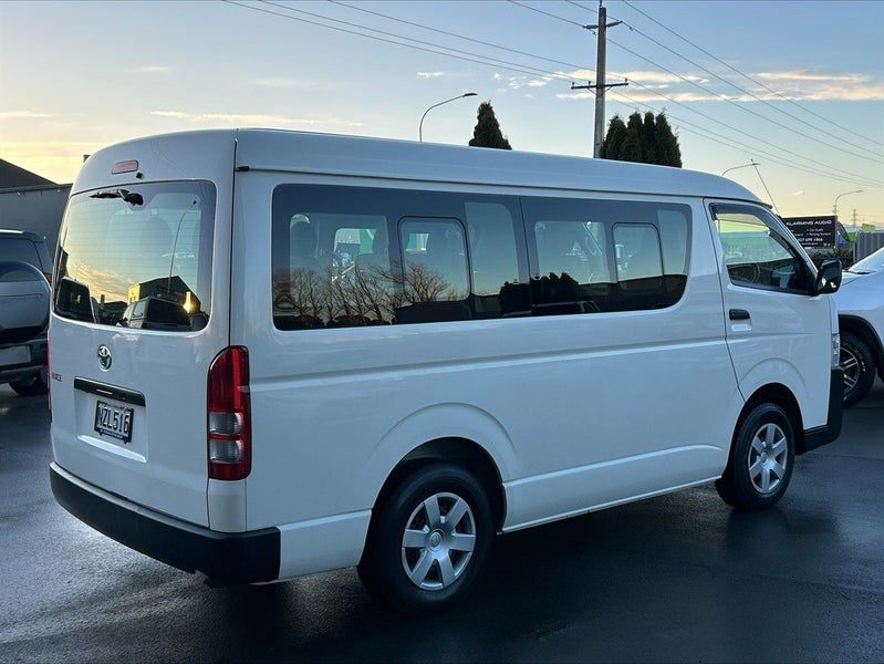 2020 Toyota Hiace 10 Seater, photo 3