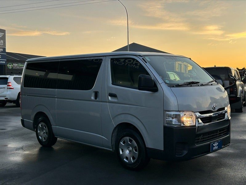 2021 Toyota Hiace VAN DX 5D, photo 2