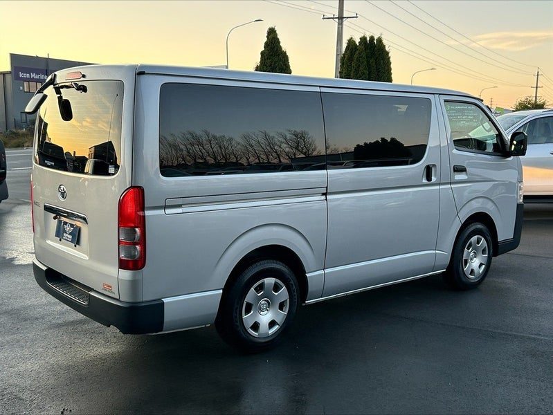 2021 Toyota Hiace VAN DX 5D, photo 3