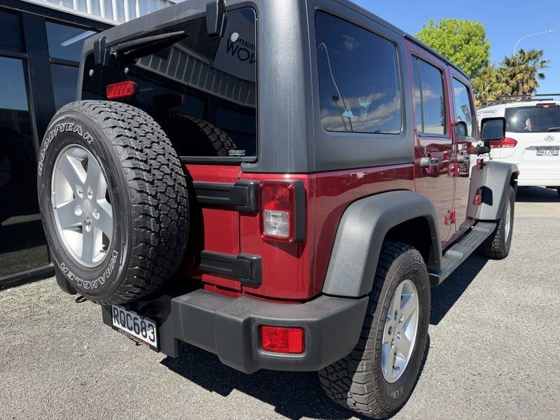 2013 Jeep Wrangler Unlimited Sport 4WD, photo 2