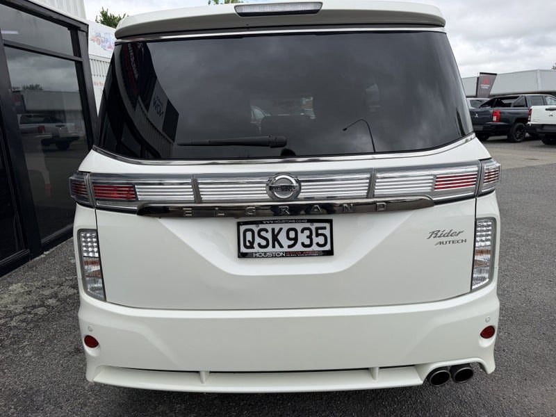 2014 Nissan Elgrand, photo 3