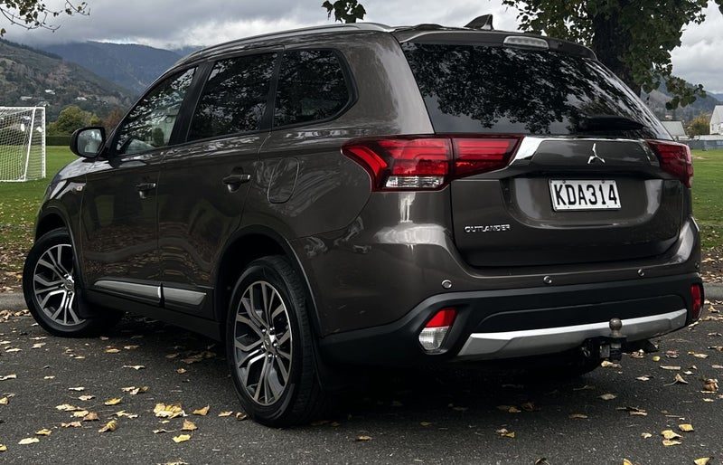 2016 Mitsubishi Outlander LS AWD, photo 2
