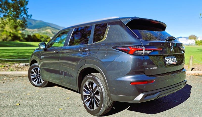 2026 Mitsubishi Outlander LS 5 Seater, photo 3
