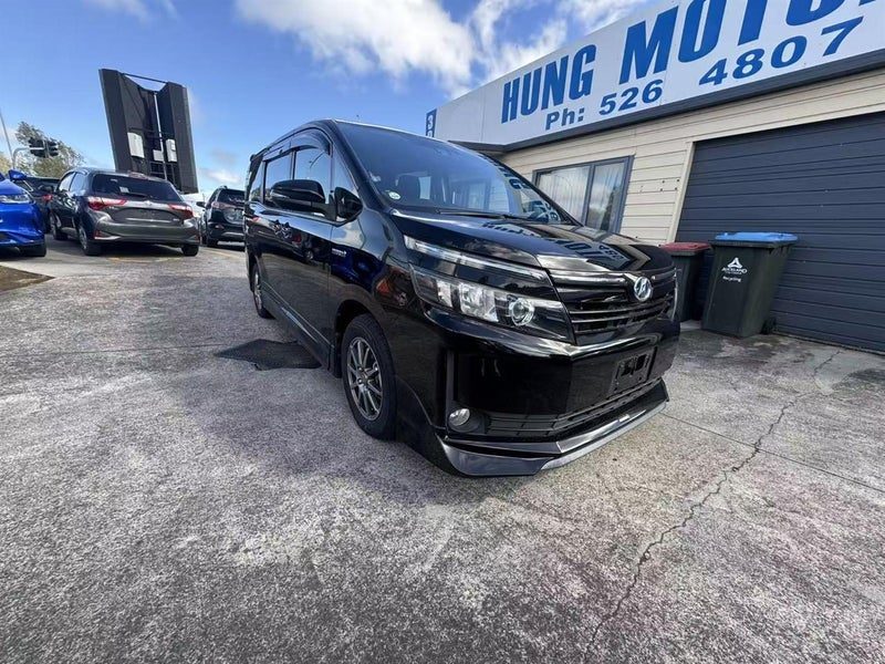2017 Toyota Voxy V, main photo