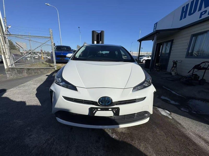 2020 Toyota Prius E, photo 2