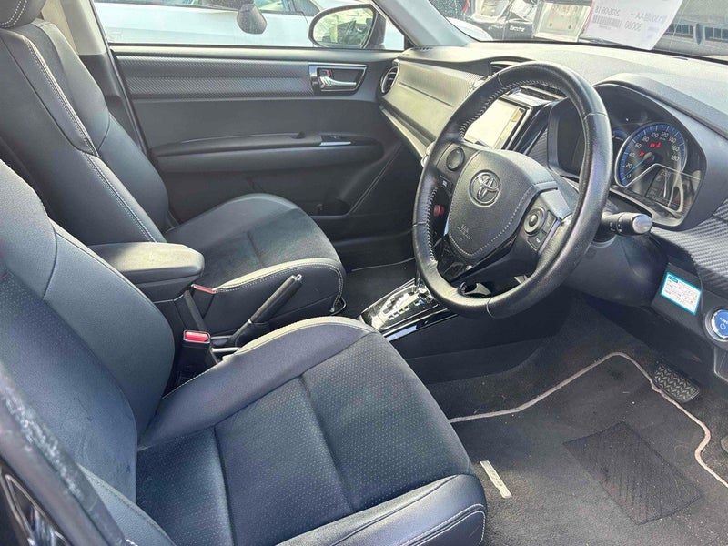 2014 Toyota Corolla Fielder Hybrid Wagon, photo 2