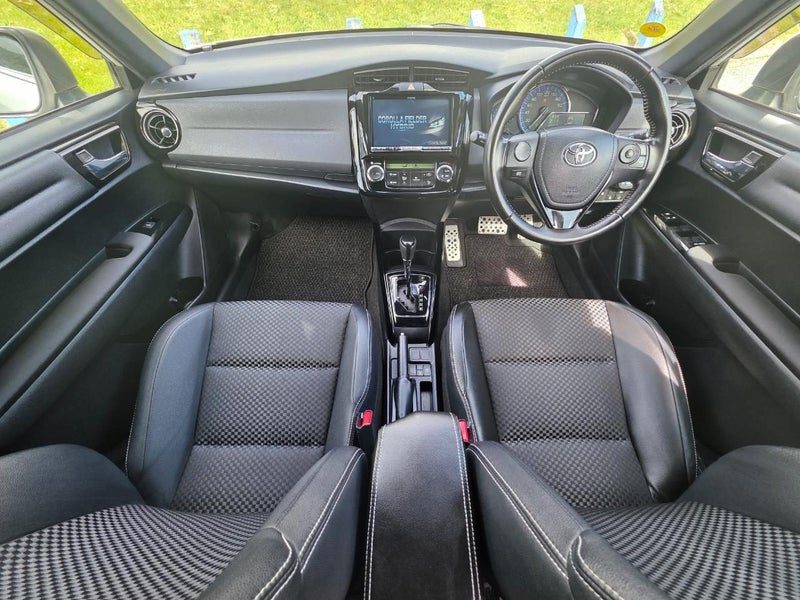 2015 Toyota Corolla Fielder, photo 2