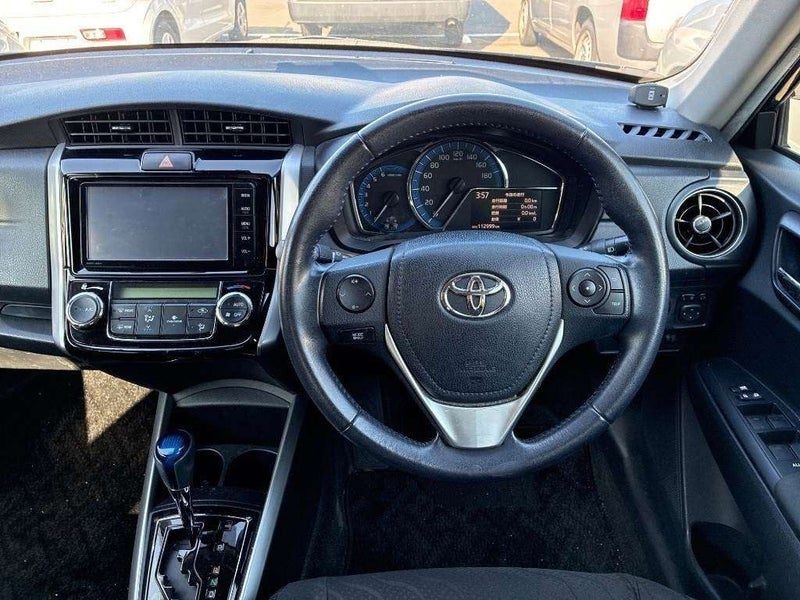 2015 Toyota Corolla Fielder, photo 2