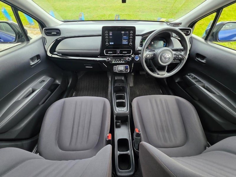2022 Toyota Aqua Hybrid, photo 2