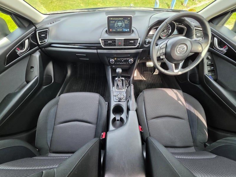 2014 Mazda Axela Sport, photo 2