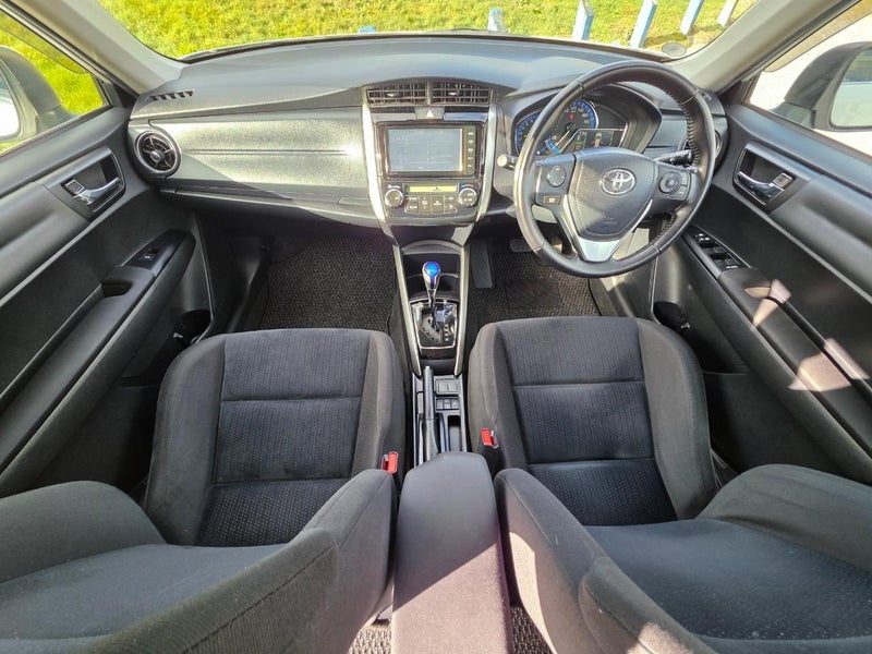 2015 Toyota Corolla Fielder, photo 2