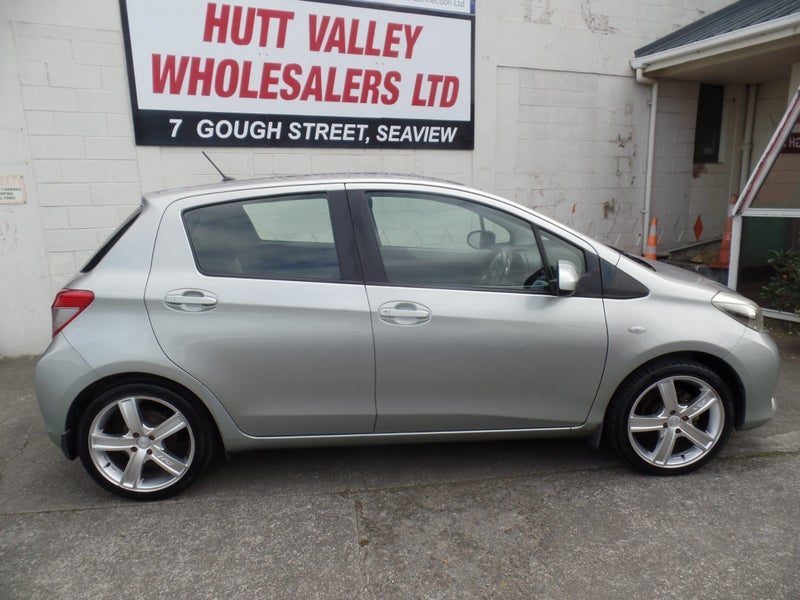 2012 Toyota Yaris YR 5 Speed NZ New, photo 2