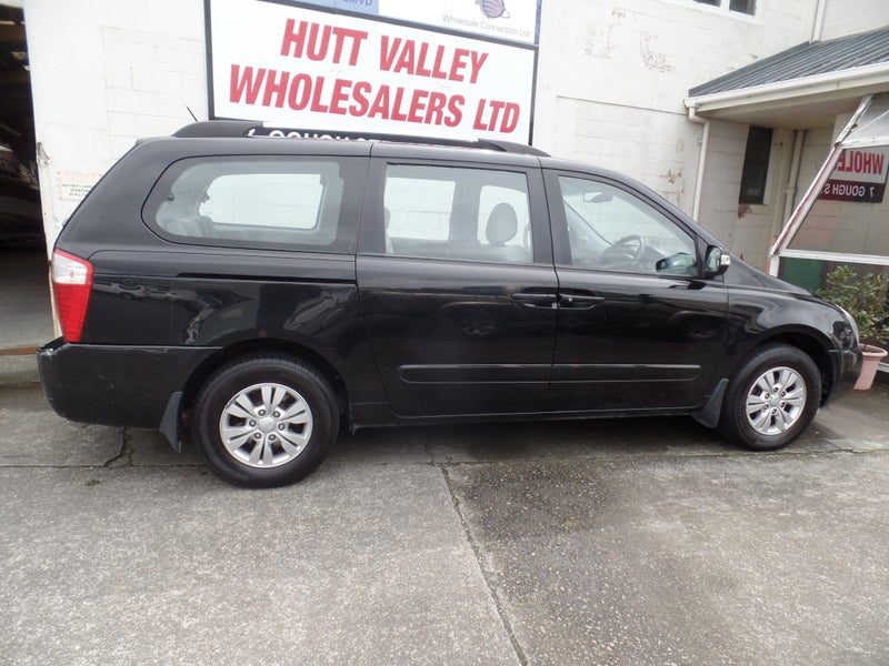 2013 Kia Carnival EX 8 Seater, photo 2