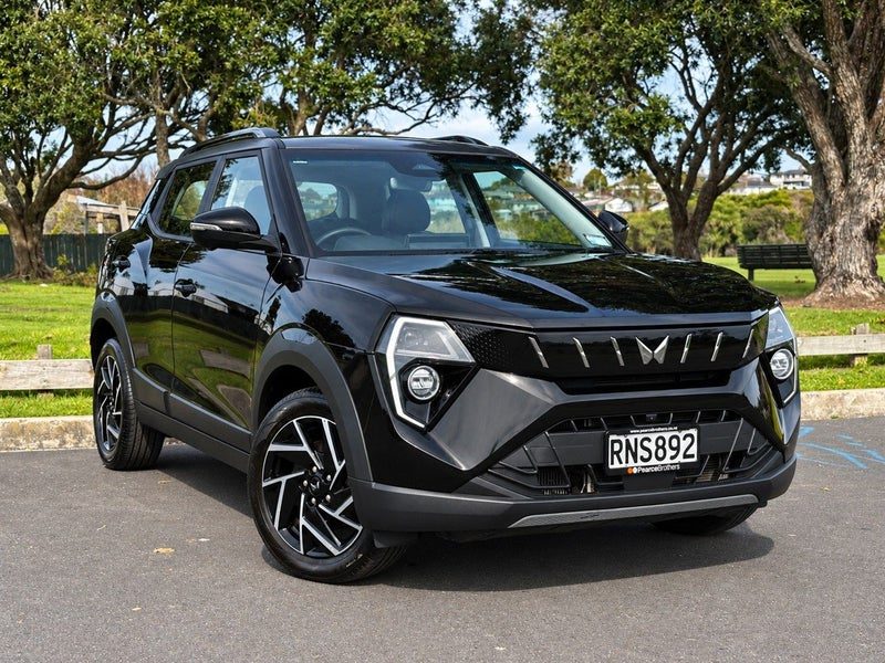 2025 Mahindra XUV 3XO AX7L 1.2 PETROL