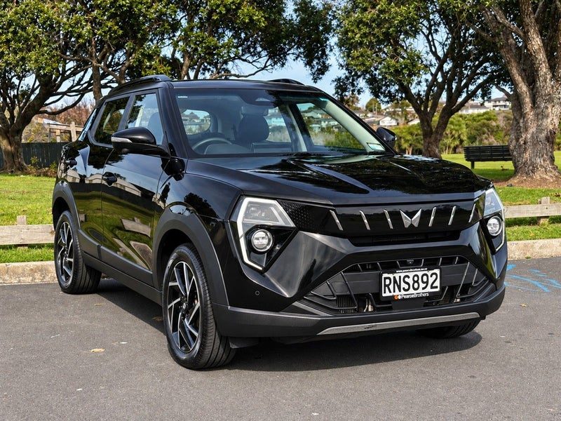 2025 Mahindra XUV 3XO AX7L 1.2 PETROL, photo 2