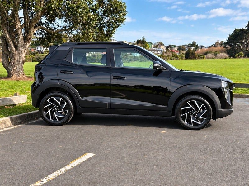 2025 Mahindra XUV 3XO AX7L 1.2 PETROL, photo 3