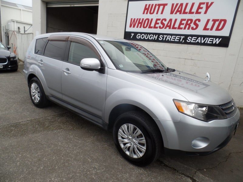 2010 Mitsubishi Outlander LS 7 Seater NZ New