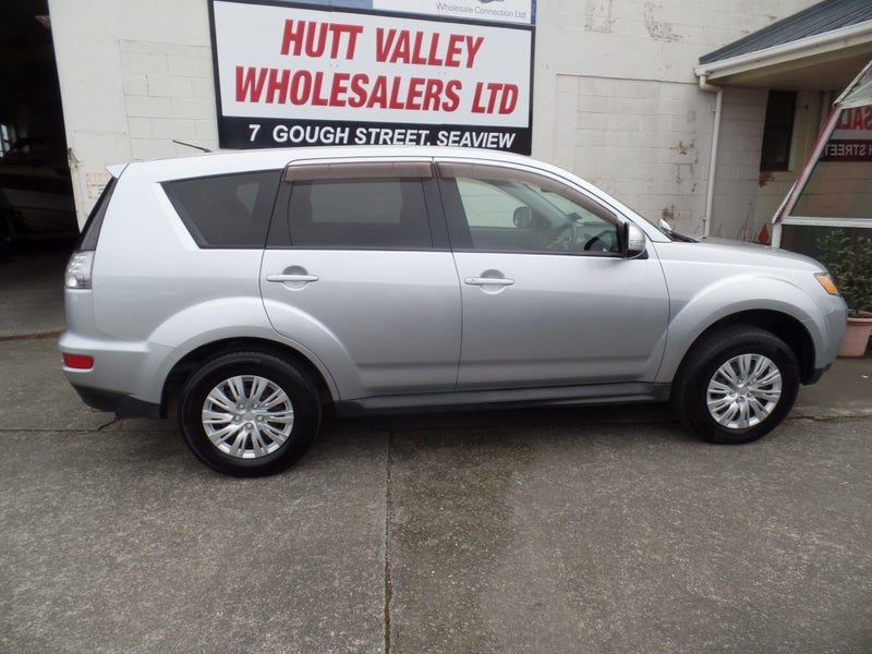 2010 Mitsubishi Outlander LS 7 Seater NZ New, photo 2