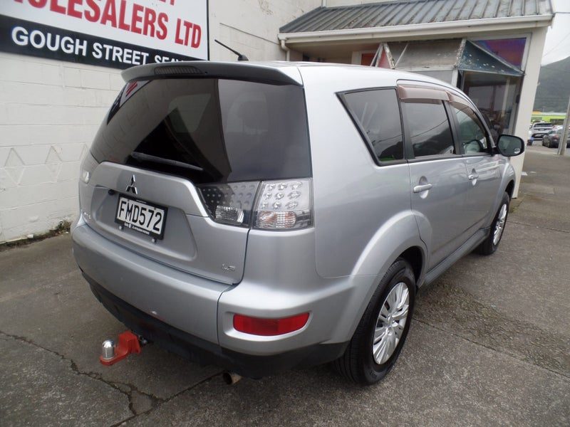2010 Mitsubishi Outlander LS 7 Seater NZ New, photo 3
