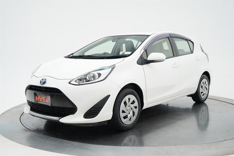 2021 Toyota Aqua Hybrid L, photo 3