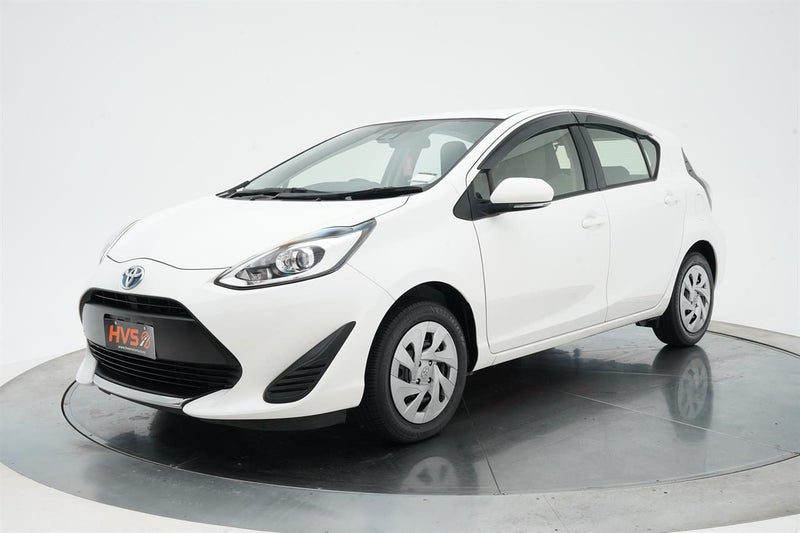2021 Toyota Aqua Hybrid L, photo 3